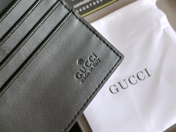 グッチ財布コピー着用イメージ